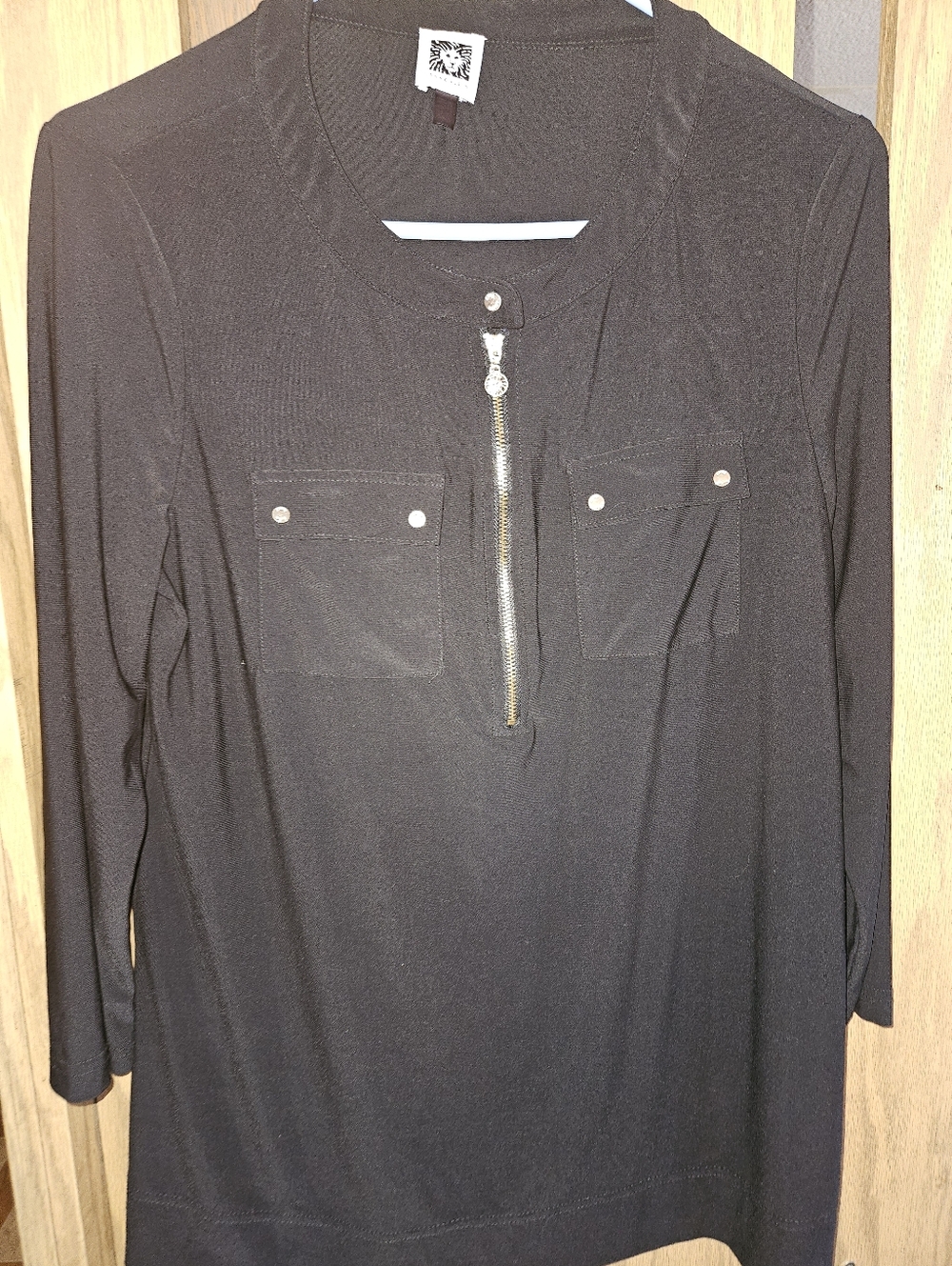 Anne Klein Sz M Black Long-Sleeve Top with Front Zip and Chest Pockets